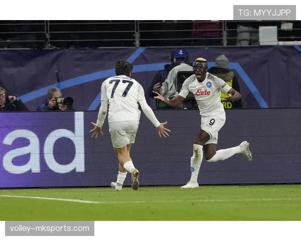 奥斯梅恩头球建功，助球队逆转取胜