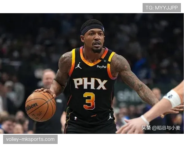 布拉德利·比尔突破制造空位三分效率明显提升，拉开队内得分差距