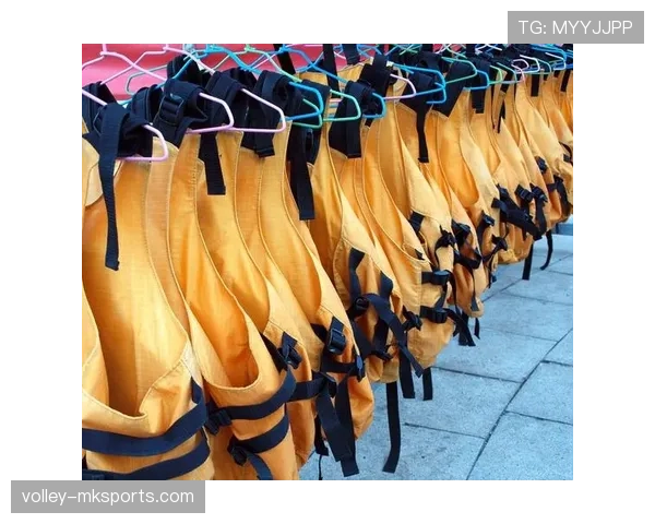 惠若琪随手挂件像精品店，三年工资就这么晾在衣架上